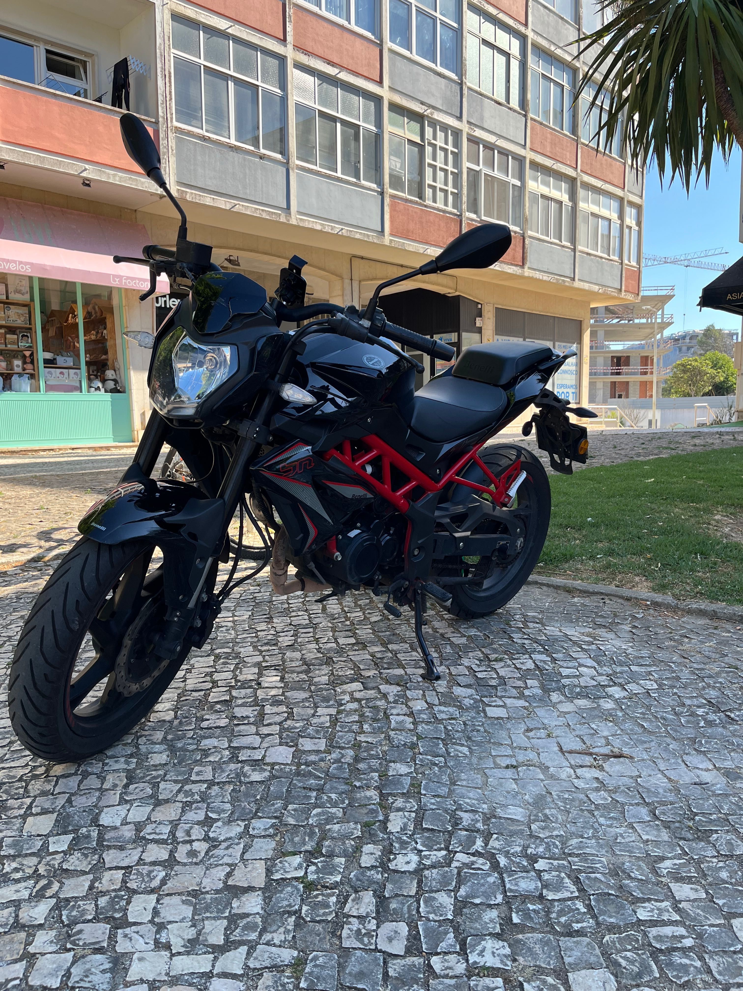 Benelli BN 125, 2023 em otimo estado + extras