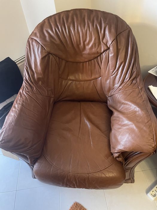 Dois Sofas em pele para sala de estar.