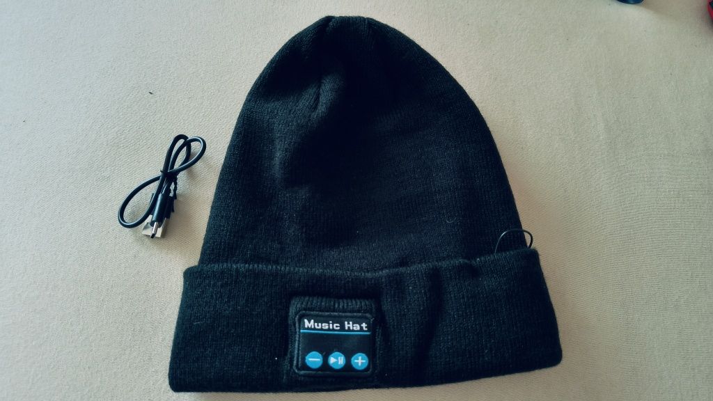 Czapka bluetooth z słuchawkami i latarką