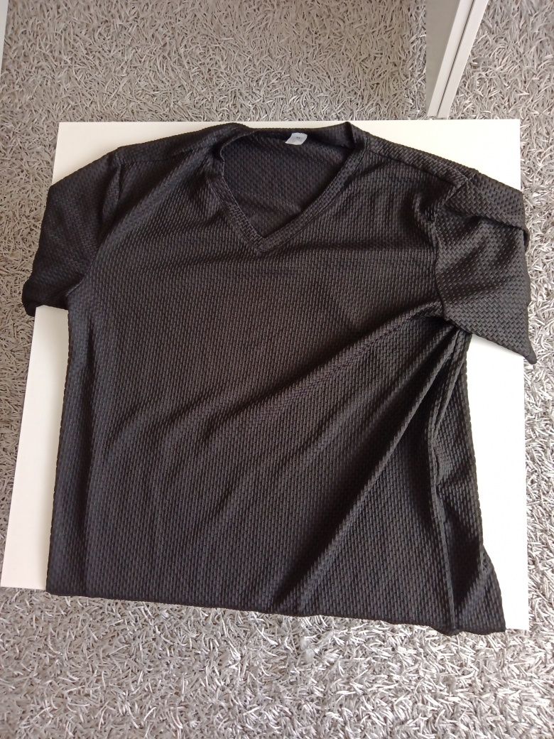 T-shirt preta nova