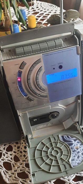 Aparelhagem de rádio com "CD"