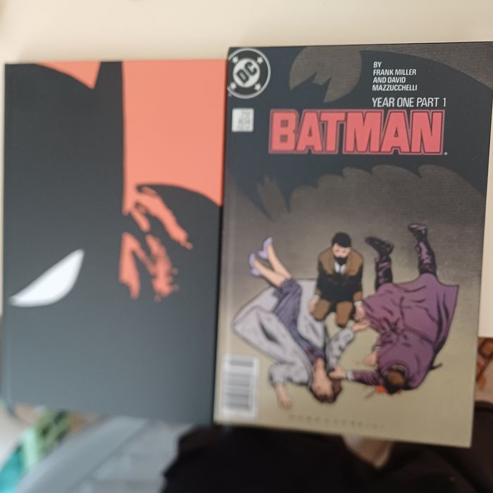 Batman Ano Um Edição Absoluta em português 2 revistas em capa dura