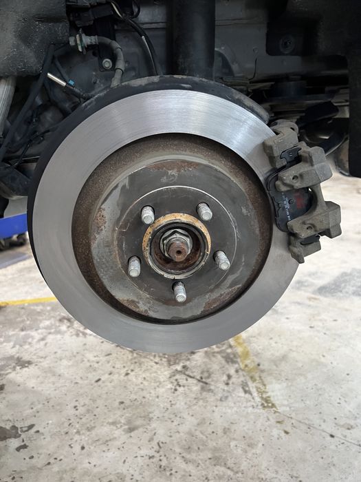 Проточка передних и задних тормозных дисков на станке