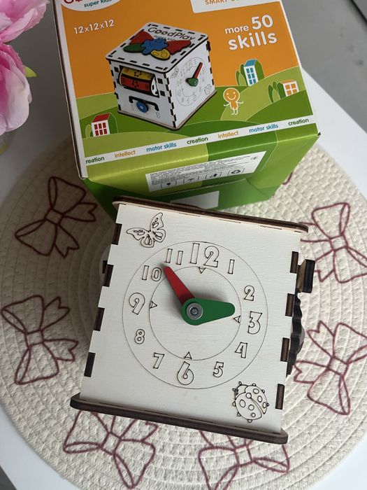 Іграшка бізікуб.