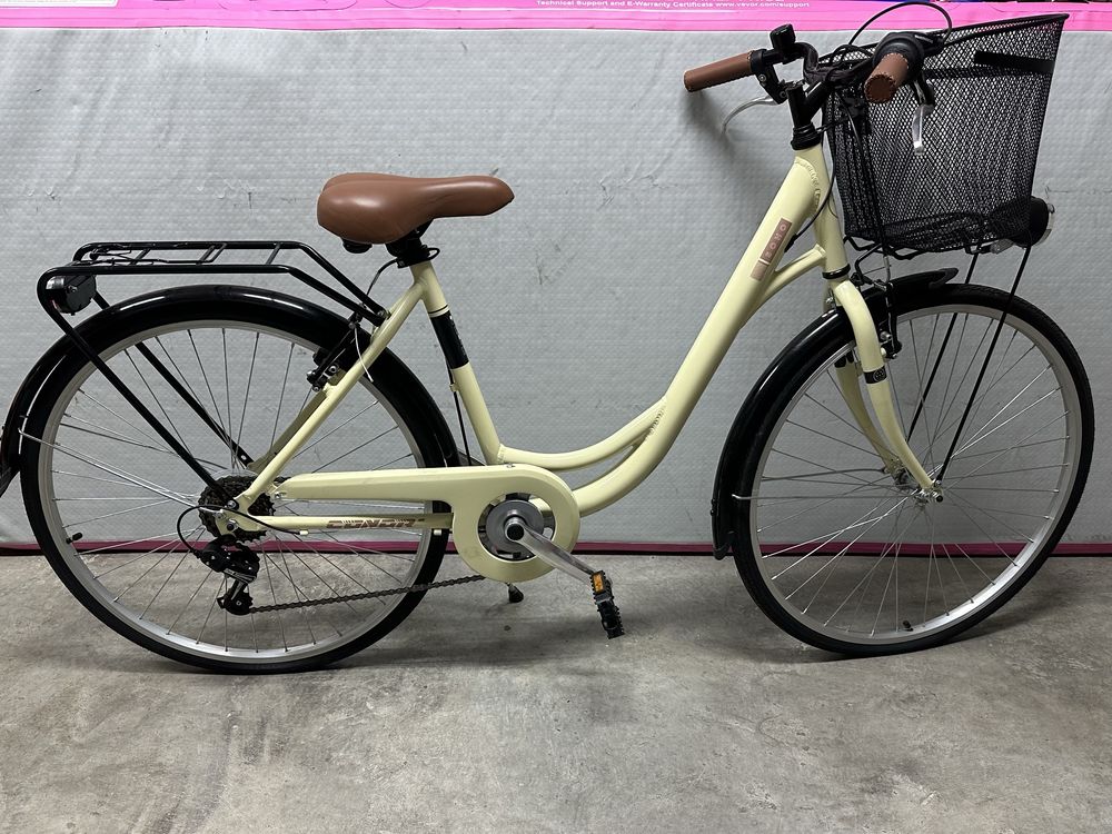Bicicleta de senhora e passeio