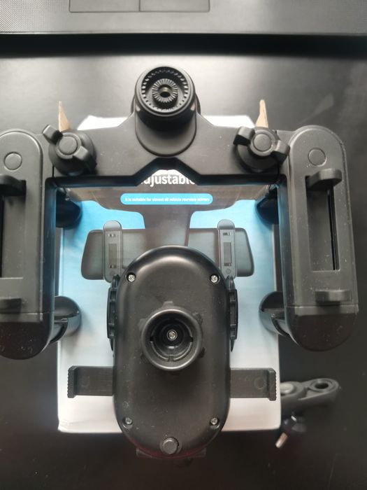 Uchwyt samochodowy na smartphone