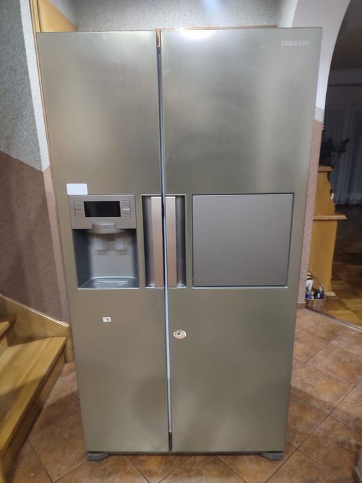 Lodówka Samsung Side by Side No Frost, dystrybutor wody, kostkarka