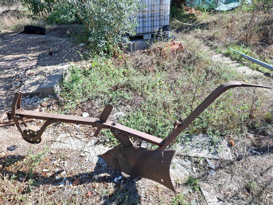 Charrua antiga para decoração de jardim