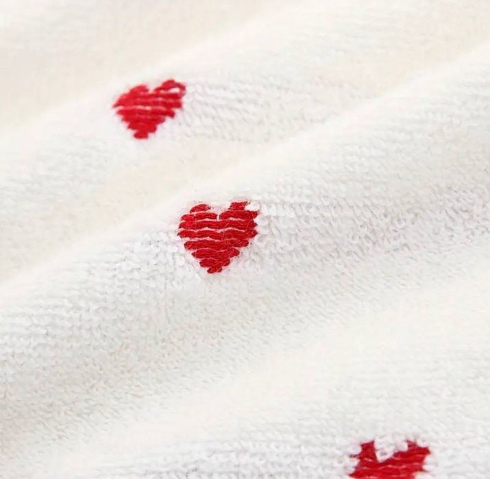 Большое полотенце с сердечками
