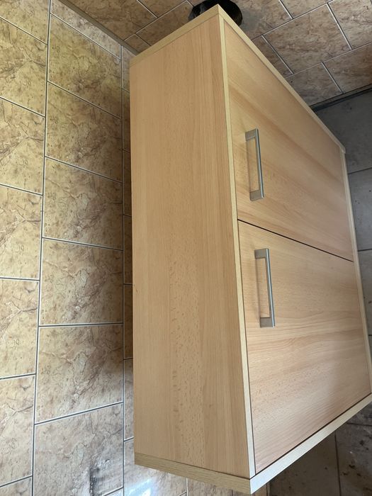 Wąska szafka do korytarza przedpokoju