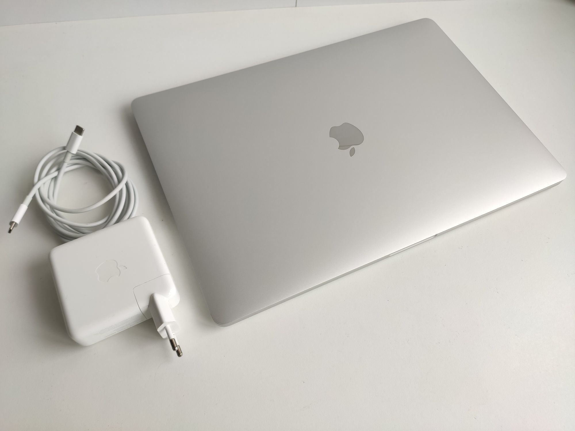 Macbook Pro 16 (i7, 16/512 a2141)
