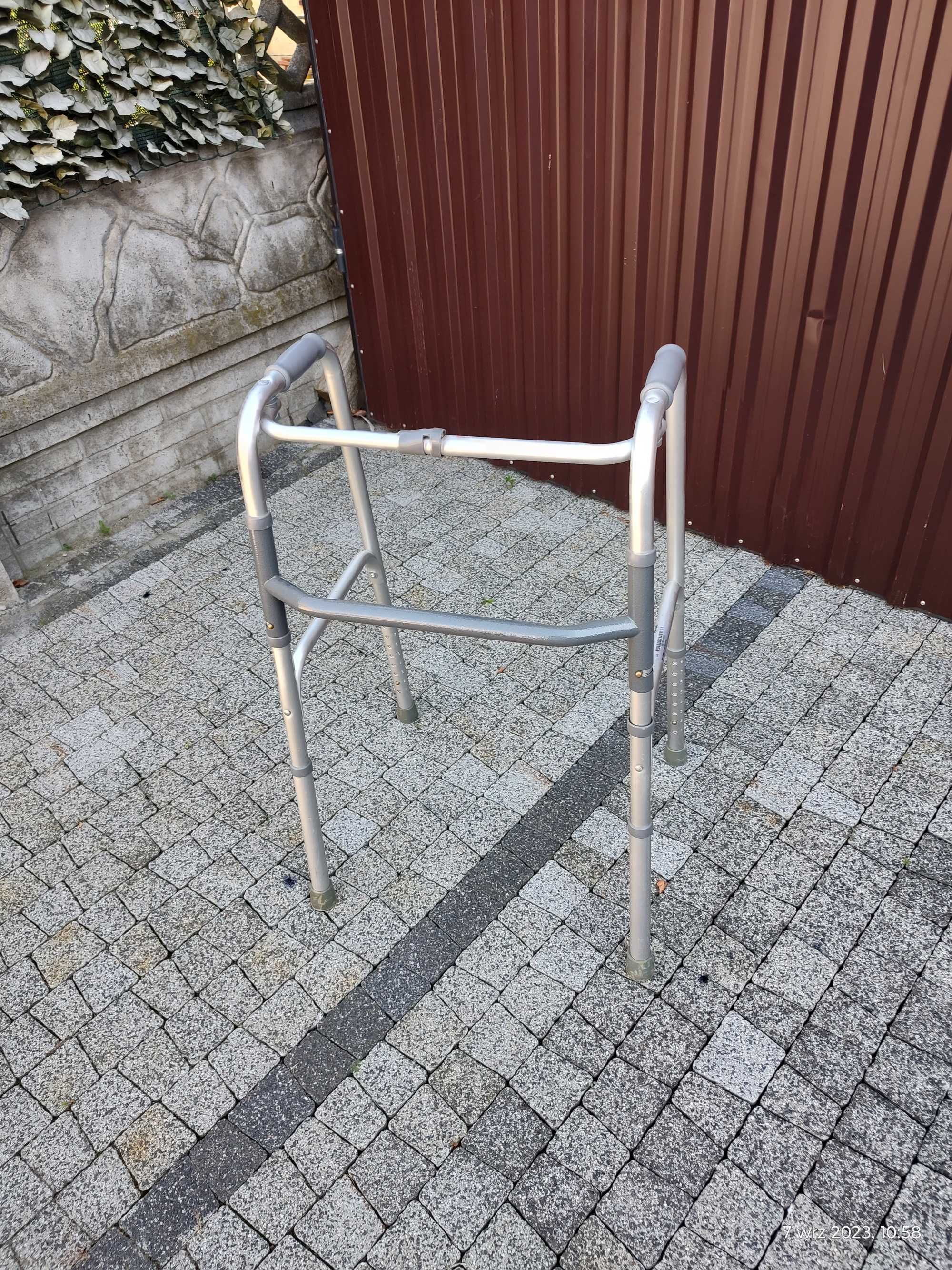 Balkonik aluminiowy składany kroczący - stały. Chodzik