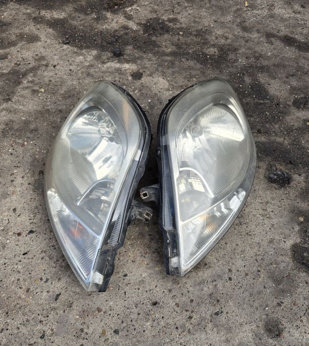 Renault trafic vivaro lampa przód wersja 06-14 rok