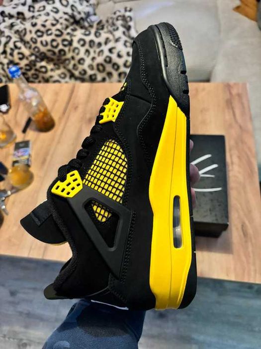 Buty Trampk Jordan 4 retro Thunder R.45