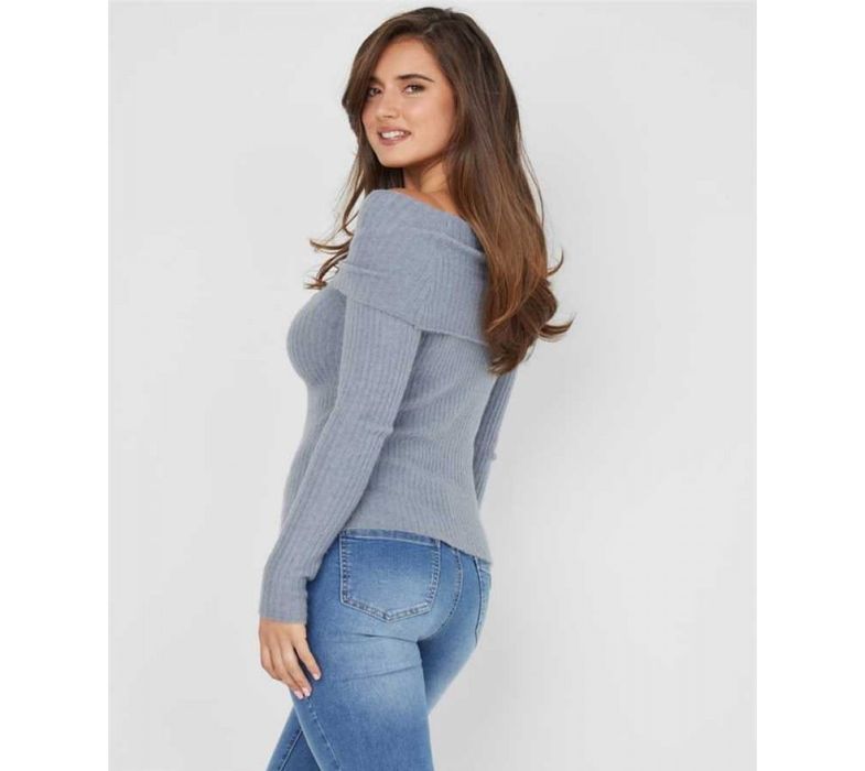 Новий светрик GUESS