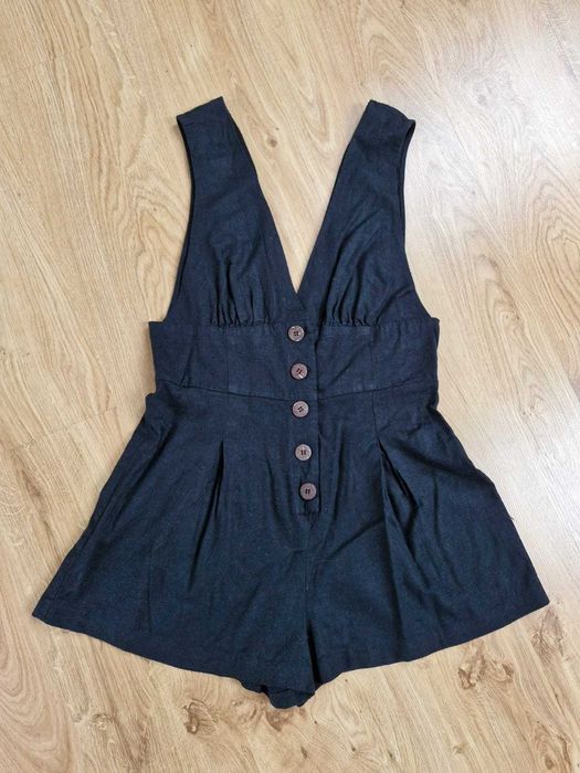 krótkie spodnium kombinezon zapinane na guziki