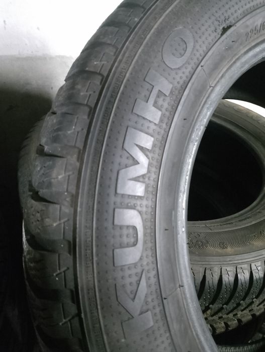 Продам зимние шины 225/60 r16