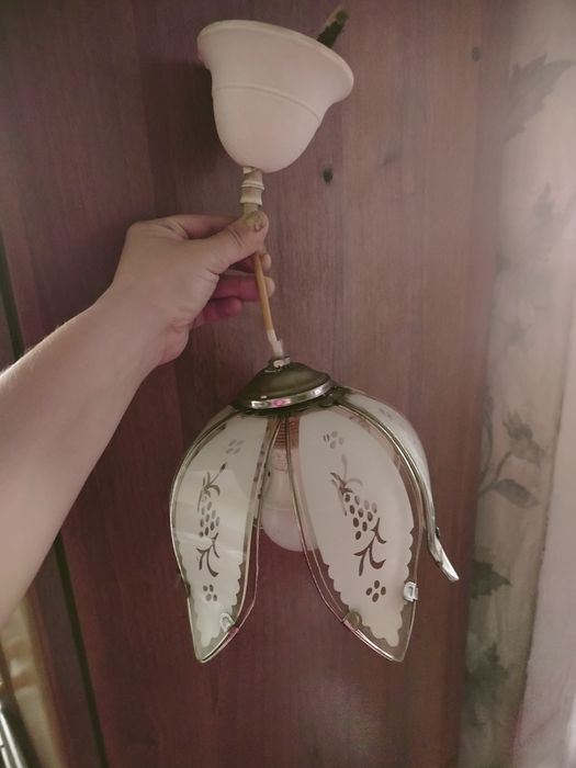 Продам  люстру  50 грн