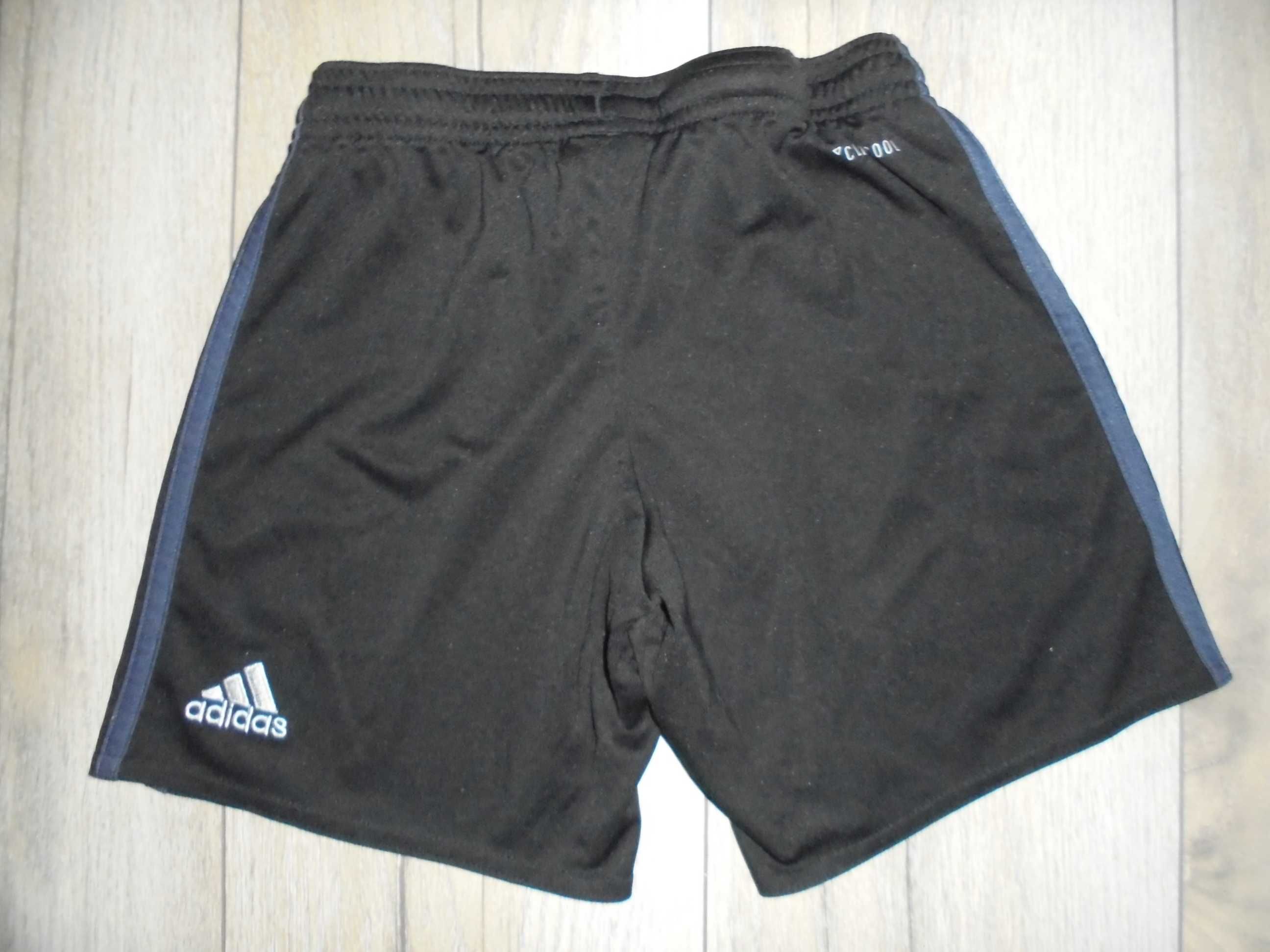 Adidas_fajne sportowe spodenki_128 cm