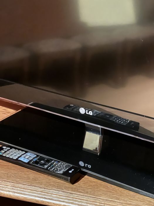 Telewizor LG 42 cale 2011 z szafką