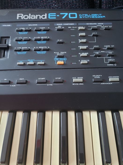 Teclado Roland e70
