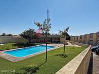 Arrenda-se moradia T3 de duas frentes completamente mobiliada em co...