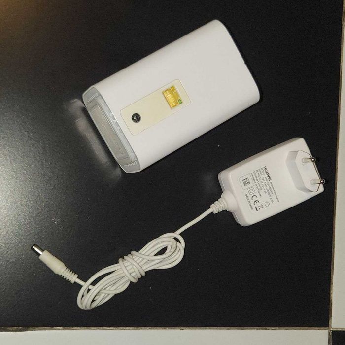 4G стаціонарний Wi-Fi роутер Huawei E5180s-22 до 150 Мбіт/с