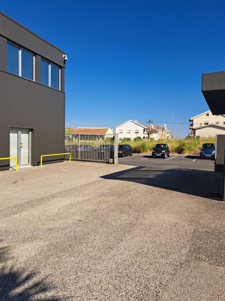 Aluga-se Pavilhão Amadora 1.000m2
