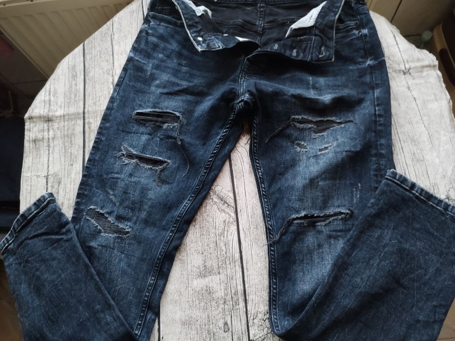 Authentic supply jeansy męskie z dziurami
