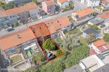 Moradia T4 +1 com pátio, jardim e garagem em Pedrouços
