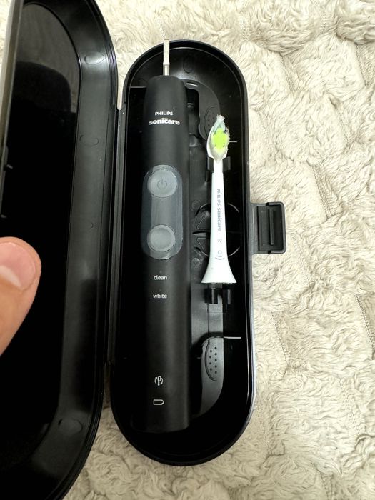 Електрична зубна щітка PHILIPS Sonicare HX6830/53 Protective 115 7