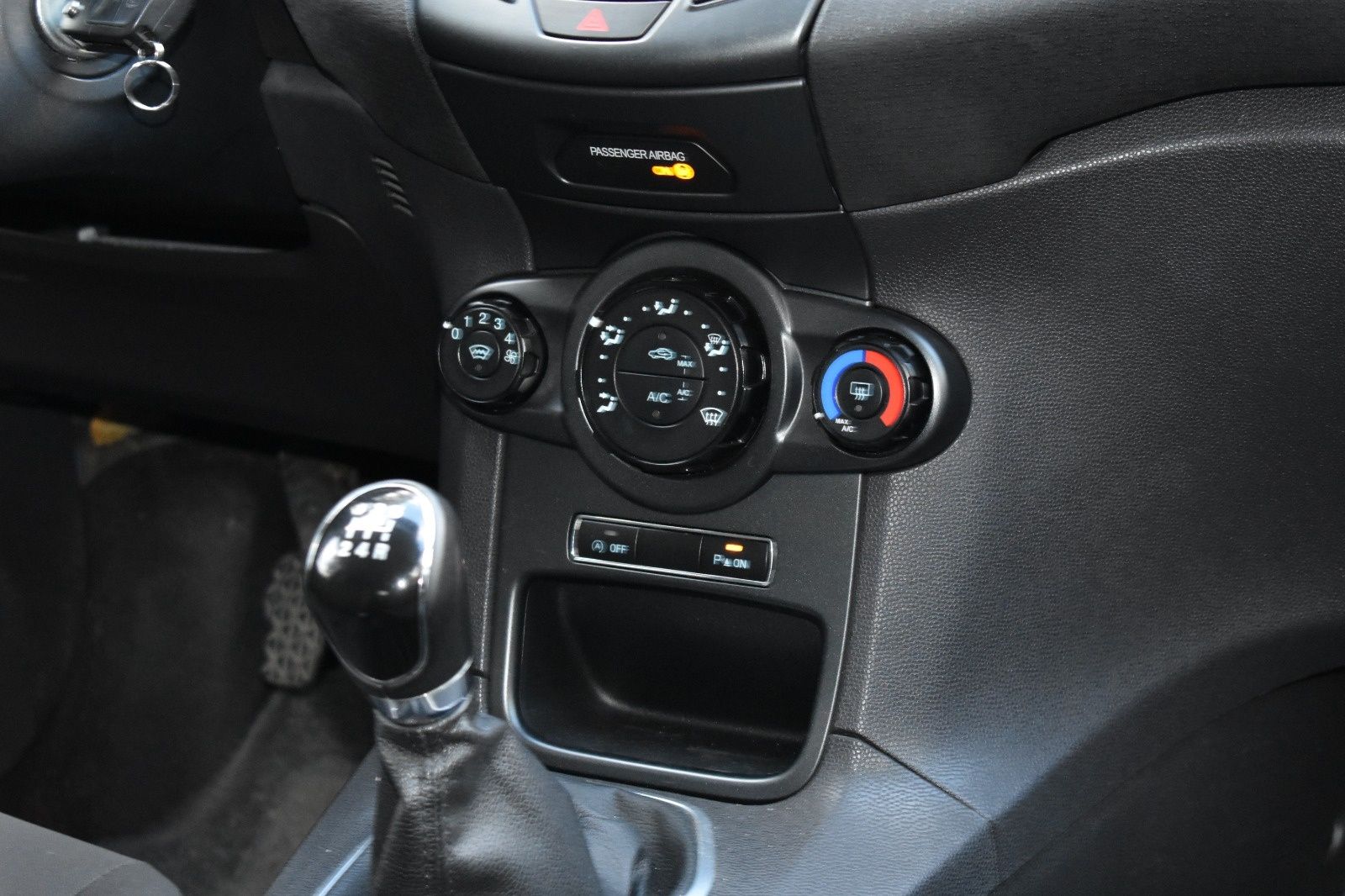Ford Fiesta MK7 Lift 5 Drzwi  Bogata Wersja Pdc 101 Ps Benzyna