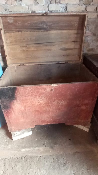 Дерев'яна скриня,  велика, 80 років