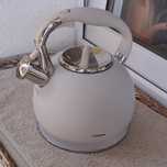 Nowy czajnik z gwizdkiem 2,7l