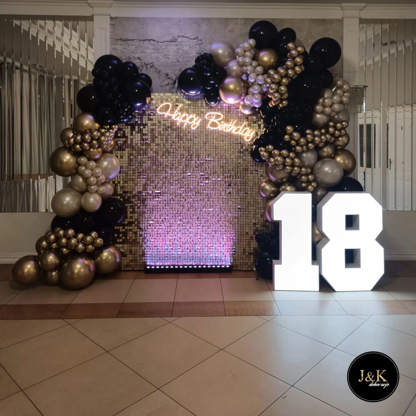 Urodziny, dekoracja balonowa, osiemnastka, bal, balony,ścianka