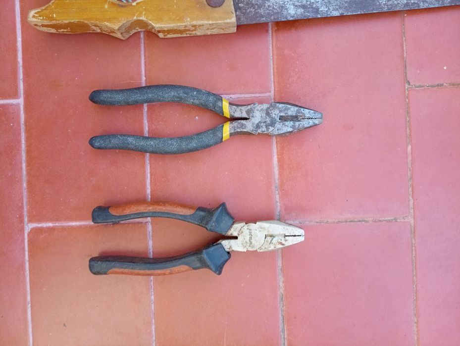 2 universáis Alicates e 2 serrotes