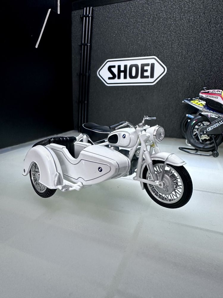 Miniatura BMW R69S Sidecar de 1966 Escala 1/24 made by IXO