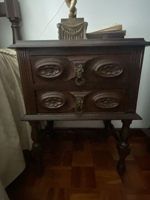 Mobília completa de quarto + oferta de cadeira e espelho