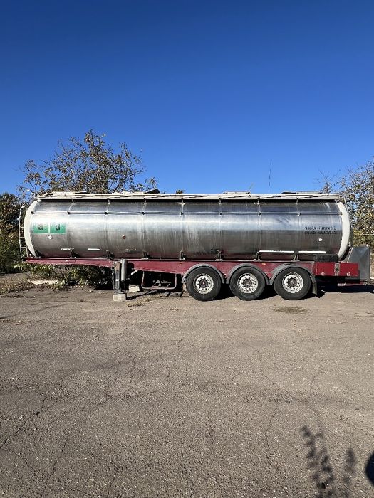 Продам Цистерну напівпричіп Menci