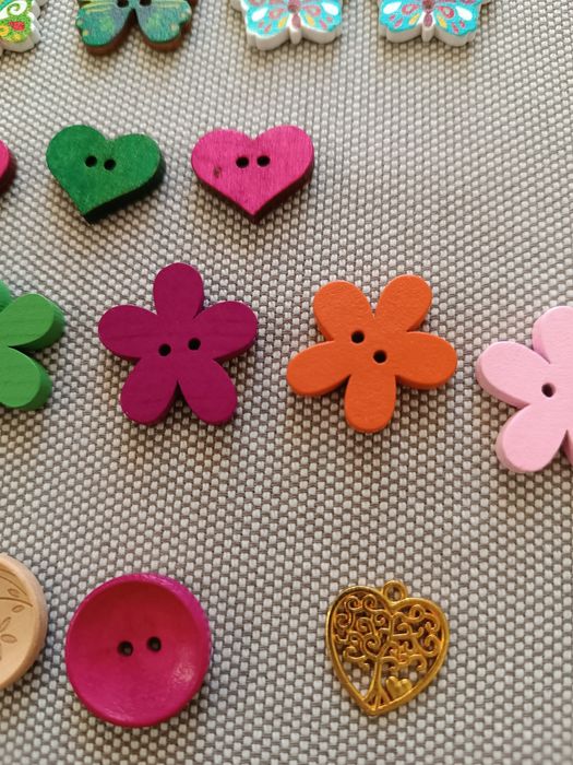 Drewniane guziki ozdobne