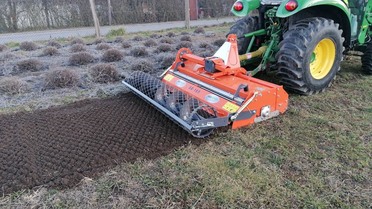 Usługi glebogryzarką separacyjną  przygotowanie równanie ziemi trawnik
