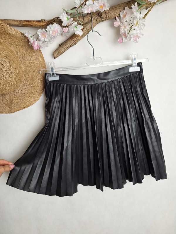 Czarna krótka plisowana spódnica z eko skóry modna Topshop 38 10 M