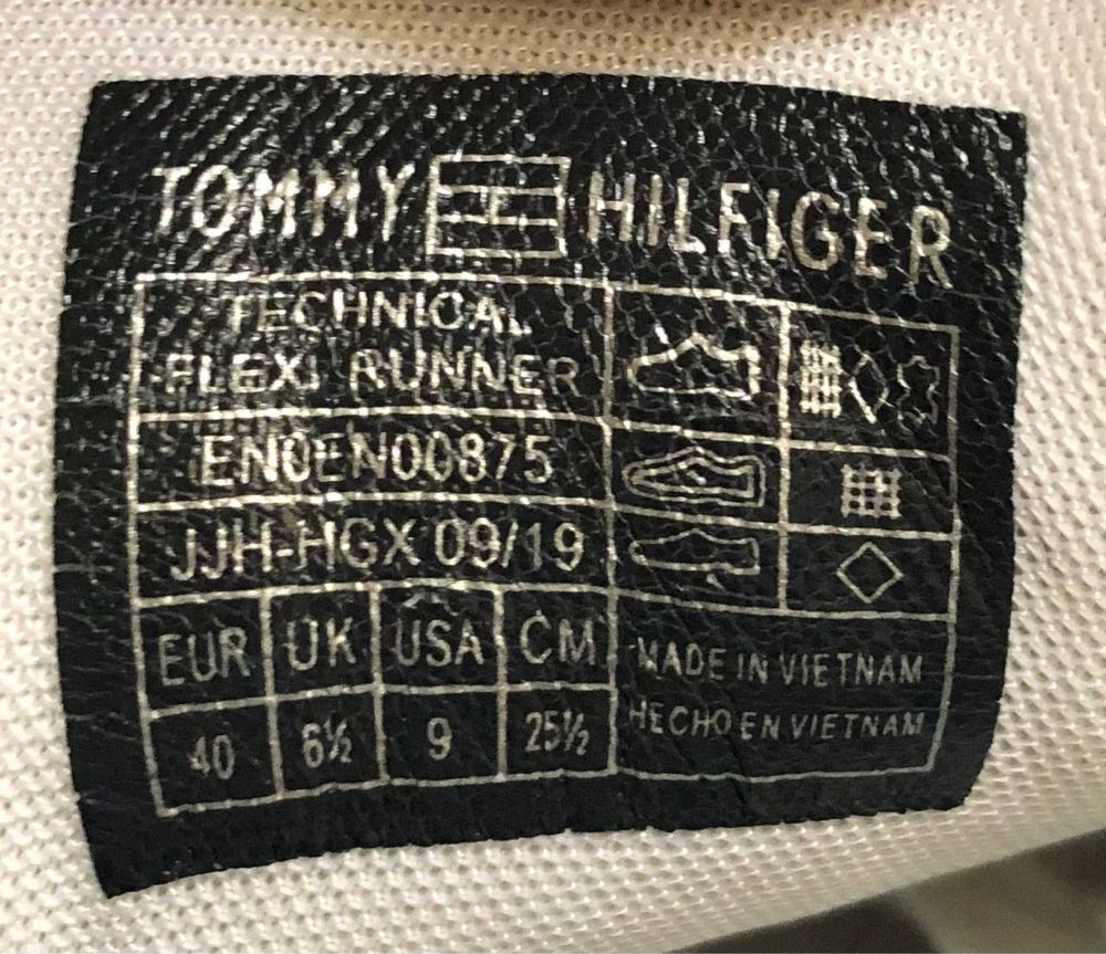 Продам женские кроссовки Tommy Hilfiger