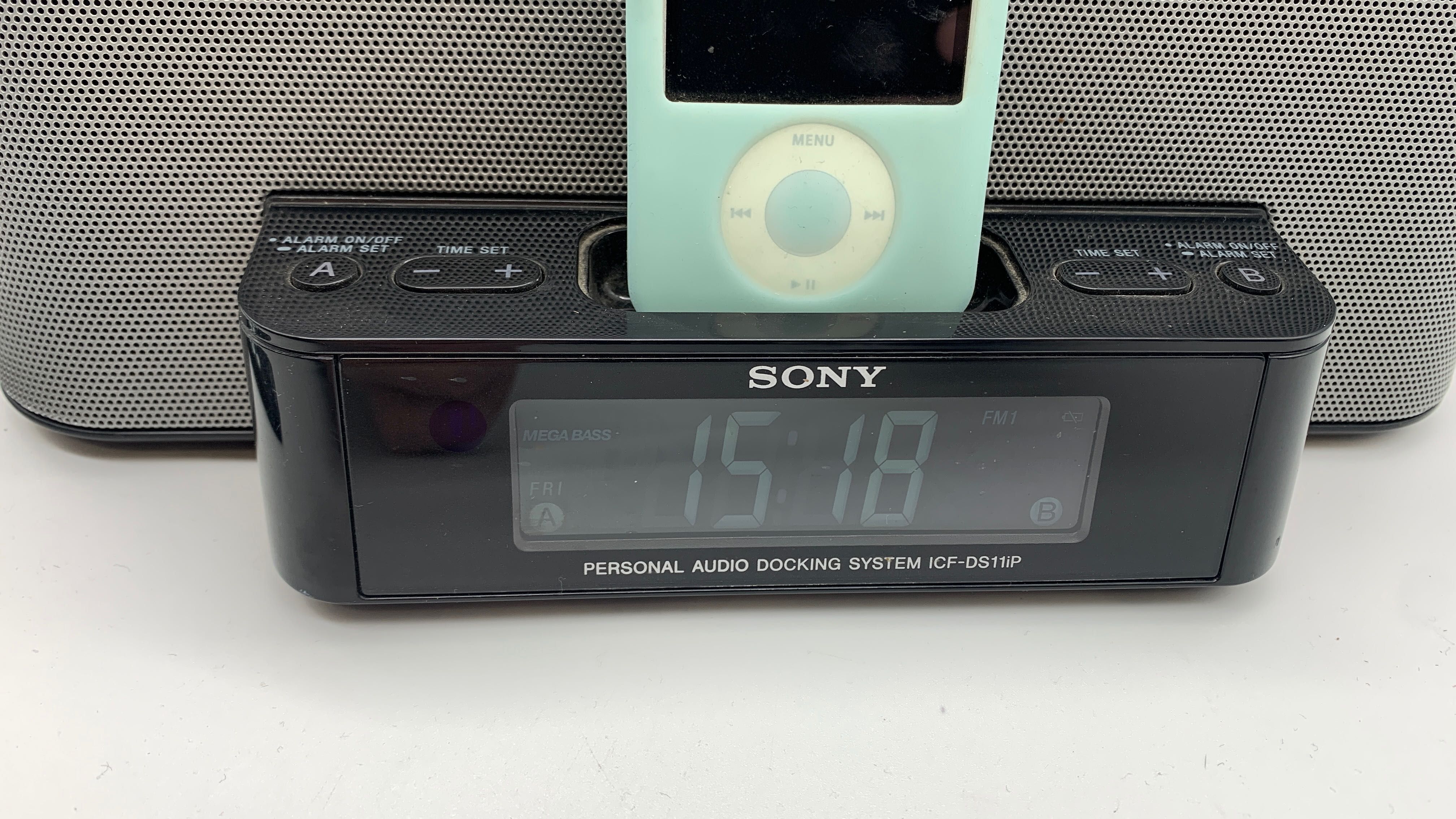 Sony stacja dokująca ,radiobudzik ,głośnik ICF-DS11iP