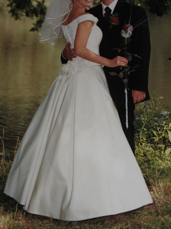 Śliczna suknia ślubna, rozmiar 36-38, w kolorze jasne ecru