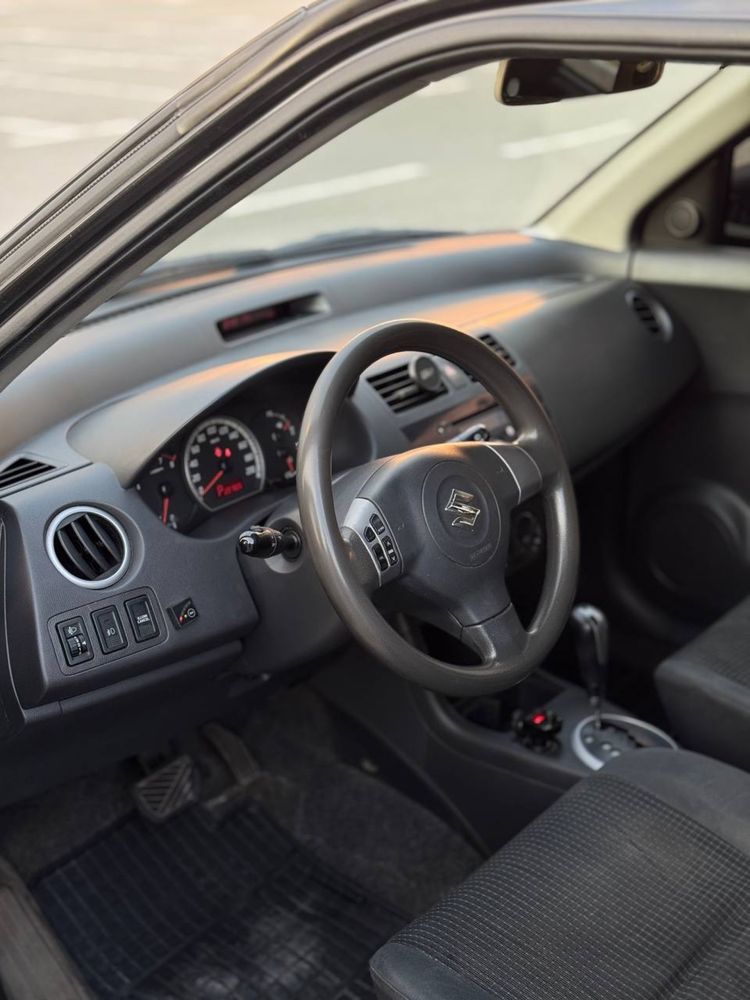 Suzuki swift 1.5 AT