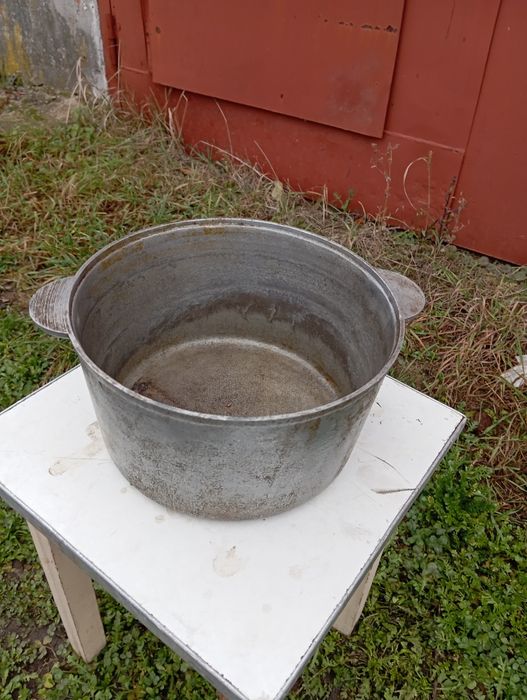 Продам бачок харчовий5літрів.