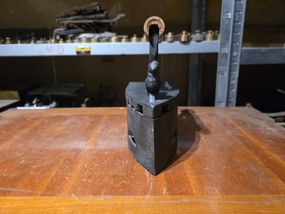 Stare żelazko na węgiel