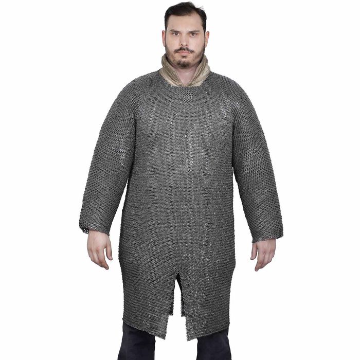 Kolczuga z długim rękawem. płaskie kółko nitowane i naprzemienne