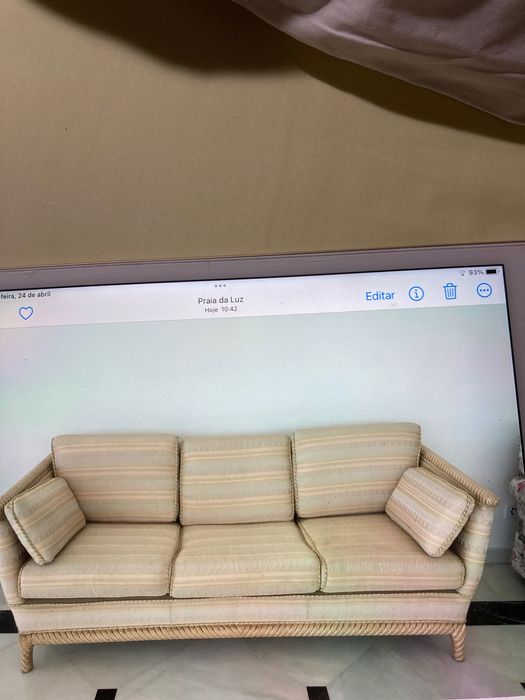 A venda sofás e poltronas super confortáveis práticas.